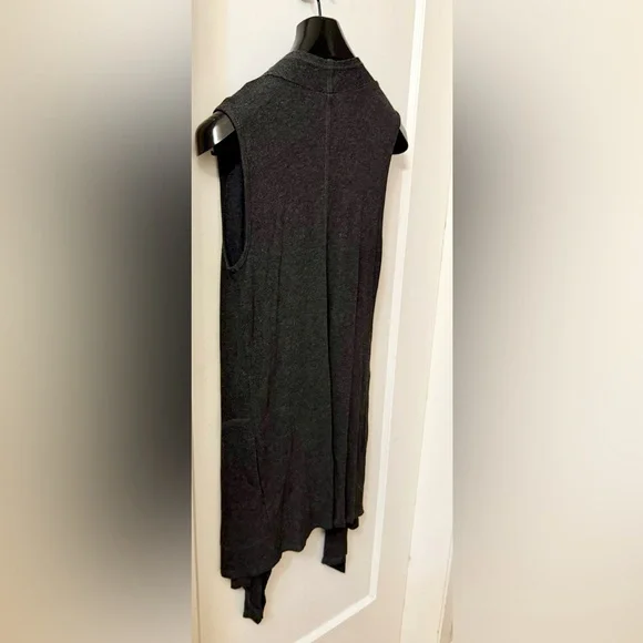 CABLE & GAUGE DARK GREY THIN KNIT VEST - Picture 7 of 16